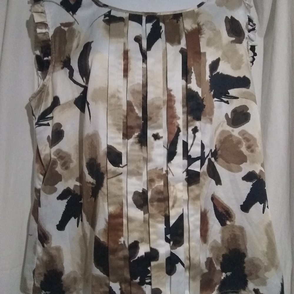 Woman's XL Blouse fall type print  Pleated And Ruf